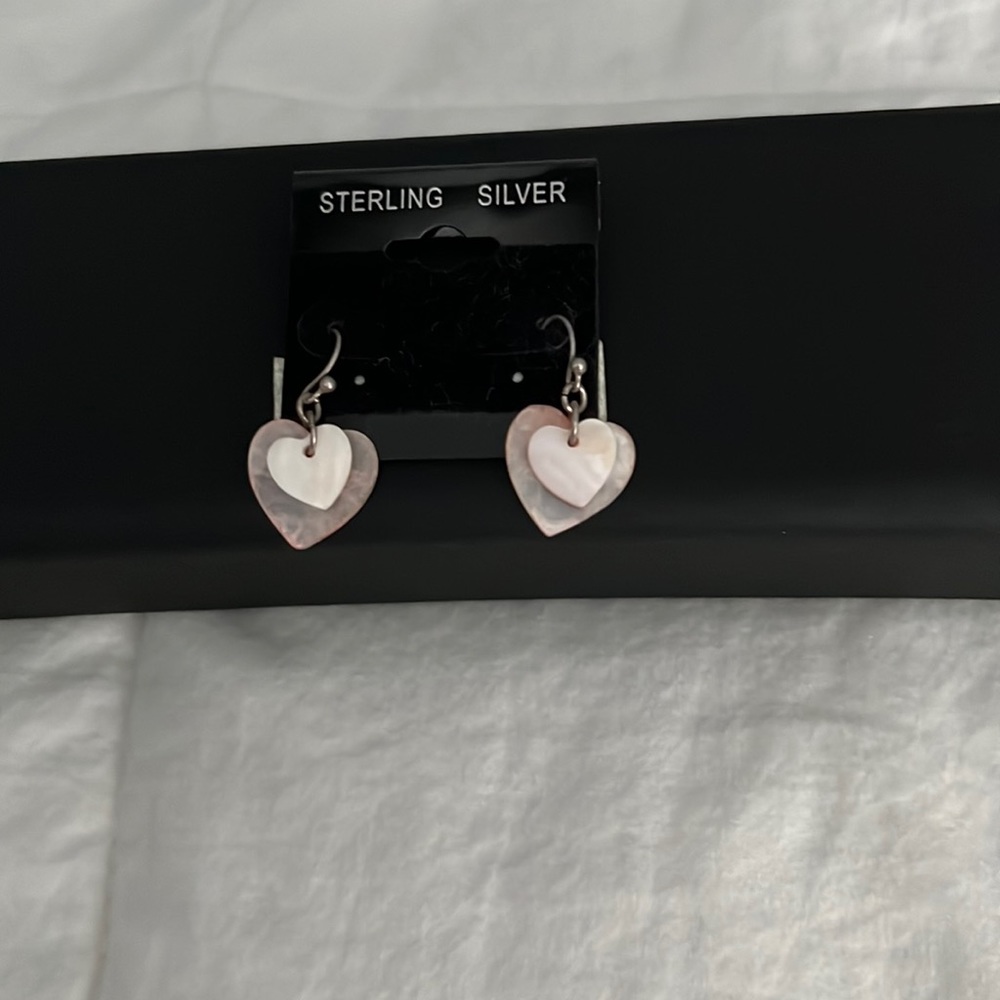 Cute Sterling Silver New Pink Shell Double Heart Earring. NWT